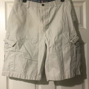 Chaps Men's Cargo Shorts in Off-White